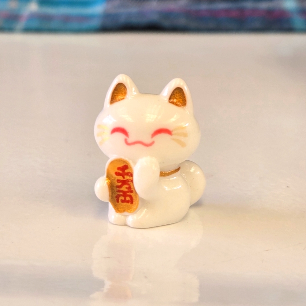🍒🍒 White and Gold Cat Figurine